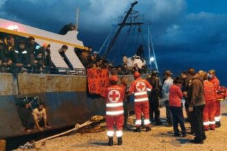 في حوادث مأساوية.. 500 مهاجر ينجون من رحلة الموت إلى اليونان