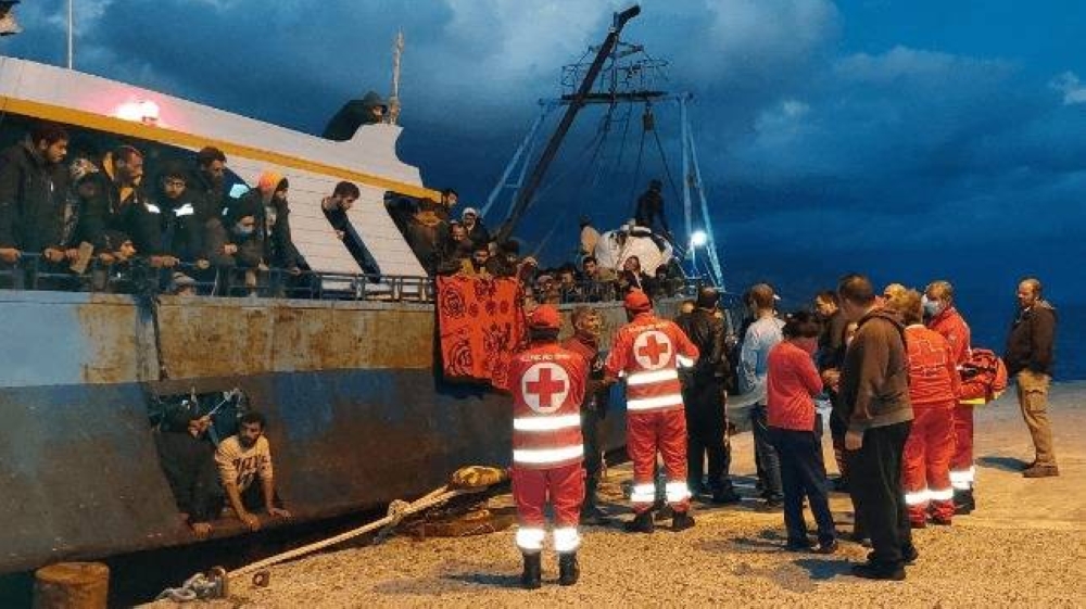في حوادث مأساوية.. 500 مهاجر ينجون من رحلة الموت إلى اليونان