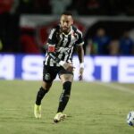 اصطدام نيمار بلاعب فيتوريا يحبس أنفاس جماهير سانتوس