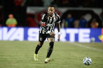 اصطدام نيمار بلاعب فيتوريا يحبس أنفاس جماهير سانتوس