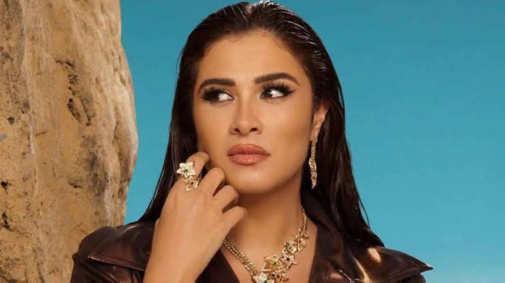 ياسمين عبدالعزيز لـ «عكاظ»: لا حب جديداً وحياتي أفضل بعد الانفصال