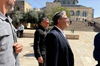 في استفزاز جديد.. «بن غفير» يقتحم الأقصى مع الآلاف من الإسرائيليين في استفزاز جديد.. «بن غفير» يقتحم الأقصى مع الآلاف من الإسرائيليين