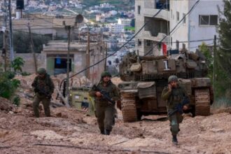 وزراء إسرائيليون يهددون بشرعنة الاستيطان في الضفة الغربية وزراء إسرائيليون يهددون بشرعنة الاستيطان في الضفة الغربية