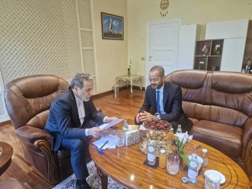 هل تضمن المقترح العماني الوقف المؤقت للتخصيب الإيراني؟