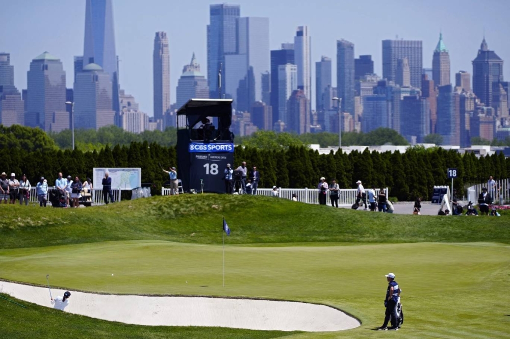 اليابان.. دب يحدّد الفائزة ببطولة غولف نسائية! اليابان.. دب يحدّد الفائزة ببطولة غولف نسائية!