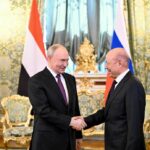 العليمي وبوتين ناقشا الوضع في اليمن والموقف الدولي من السلام