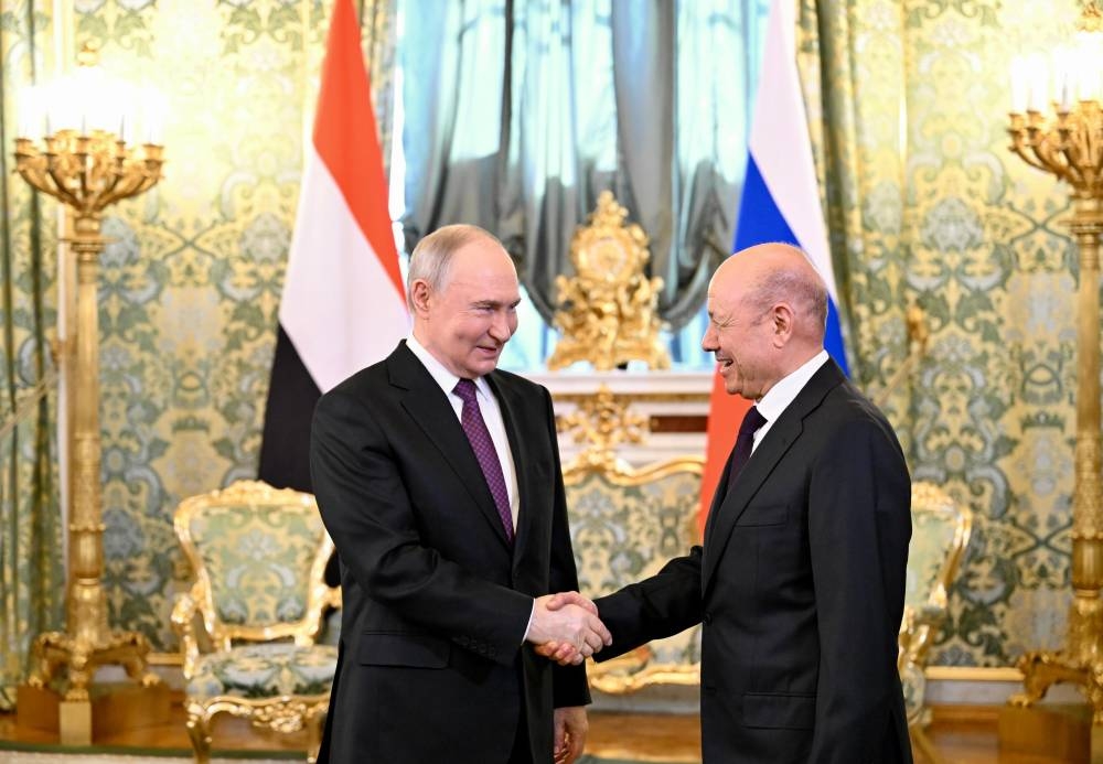 العليمي وبوتين ناقشا الوضع في اليمن والموقف الدولي من السلام العليمي وبوتين ناقشا الوضع في اليمن والموقف الدولي من السلام