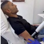 أحمد سعد يفاجئ جمهوره بإزالة الوشم من جسمه ويبدأ مرحلة العلاج