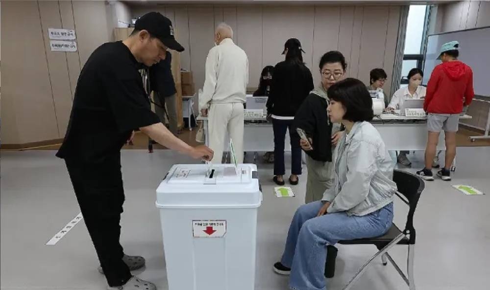 كوريا الجنوبية تبدأ التصويت المبكر للانتخابات الرئاسية