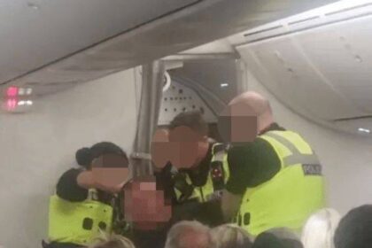 «الطائرة ستتحطم».. راكب يثير الذعر بين الركاب خلال الهبوط !