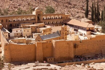 مصر: نؤكد التزامنا الكامل بالحفاظ على مكانة دير سانت كاترين