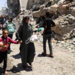 إسرائيل تقطع أوصال غزة.. وتطارد زعيم حماس الجديد