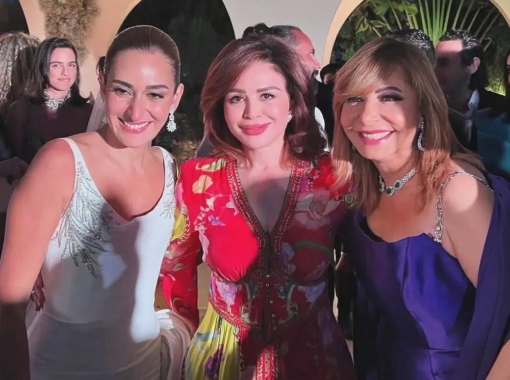 إطلالة ساحرة وحضور نجوم الفن.. أمينة خليل تحتفل بعقد قرانها