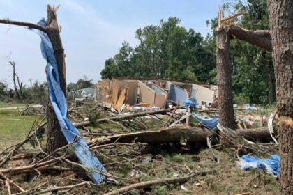 إعصار كنتاكي.. قتيل و14 مصاباً.. 3 مفقودين ومنازل مدمرة