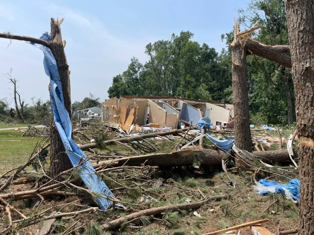 إعصار كنتاكي.. قتيل و14 مصاباً.. 3 مفقودين ومنازل مدمرة إعصار كنتاكي.. قتيل و14 مصاباً.. 3 مفقودين ومنازل مدمرة