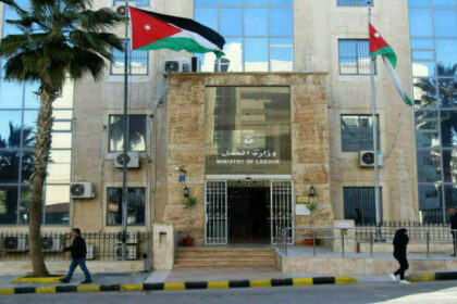 العمل: التغييرات على مهنة “عامل نظافة” خاصة بالعمالة غير الأردنية بالعمارات السكنية فقط