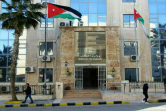 “العمل”: إجازة الأمومة للعاملات في القطاع الخاص ما زالت 70 يوما