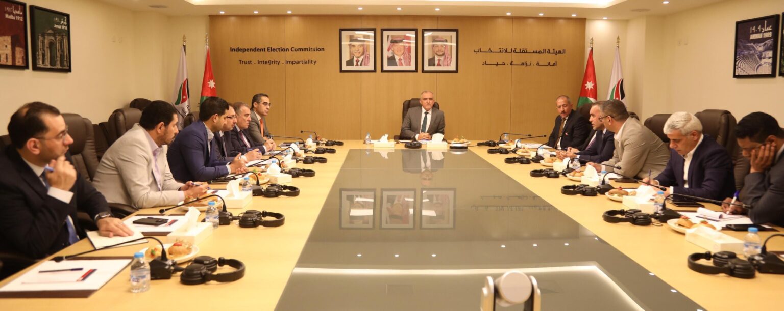 “مستقلة الانتخاب” تبحث إعداد سجلات الناخبين بناء على مكان الإقامة