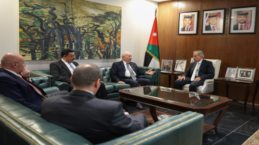 رئيس الوزراء يشيد بتخصيص الكهرباء الأردنية نسبة من أرباحها لدعم قطاعات