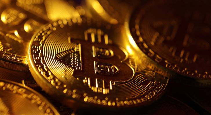 البتكوين تتجاوز 100 ألف دولار للمرة الأولى منذ فبراير