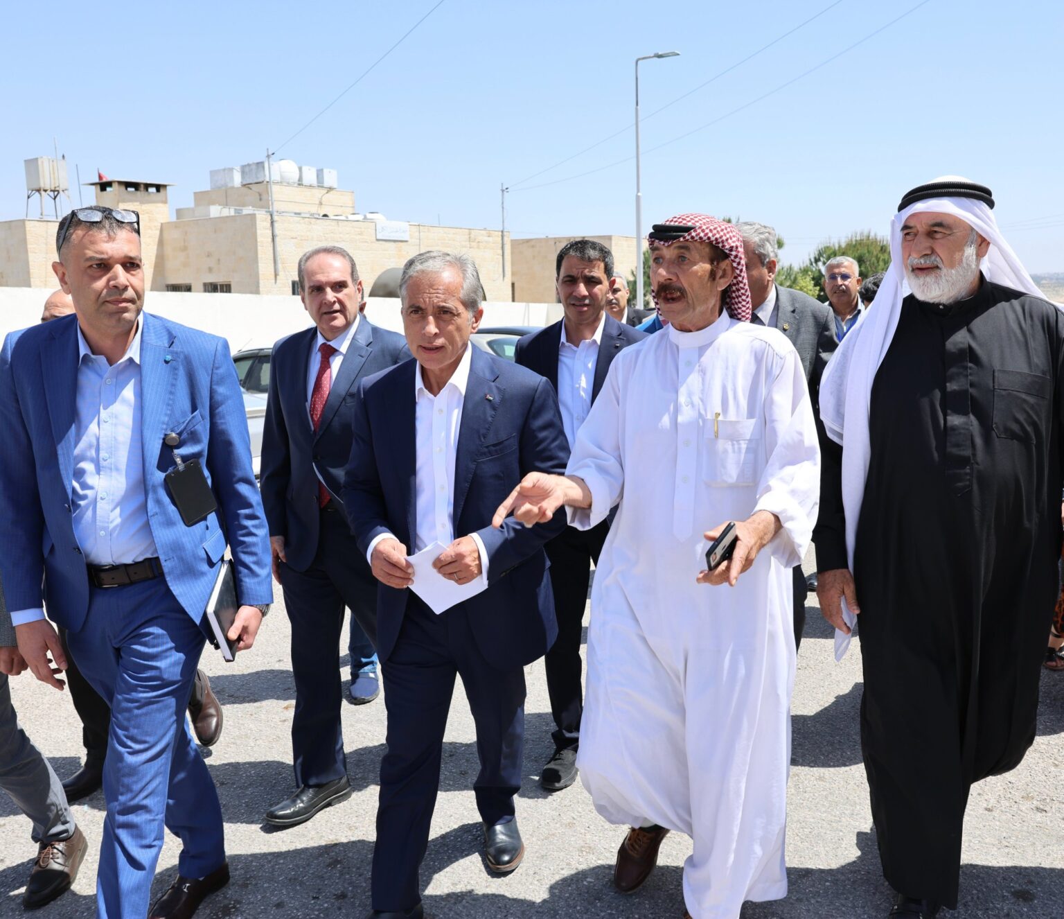 رئيس الوزراء يوعز بتوسعة أقسام بمستشفى الأميرة راية ويؤكد دعم تشغيل الشباب
