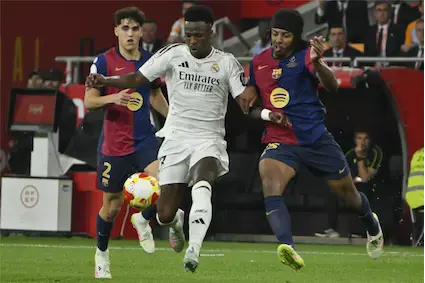 بالصور: برشلونة يحسم صراع الليجا بفوز جنوني في الكلاسيكو