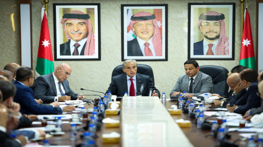 رئيس الوزراء: مشروع الدولة واضح ويتمثل بتنفيذ رؤى التحديث