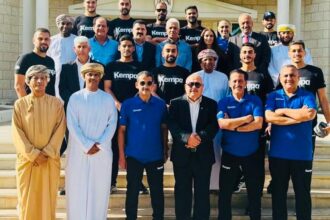 السفيرة النعيمات تكرّم منتخب اليد الشاطئية في عُمان