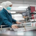 النساء يشكلن 37 % من إجمالي العاملين بالقطاع الصناعي