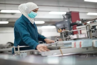 النساء يشكلن 37 % من إجمالي العاملين بالقطاع الصناعي