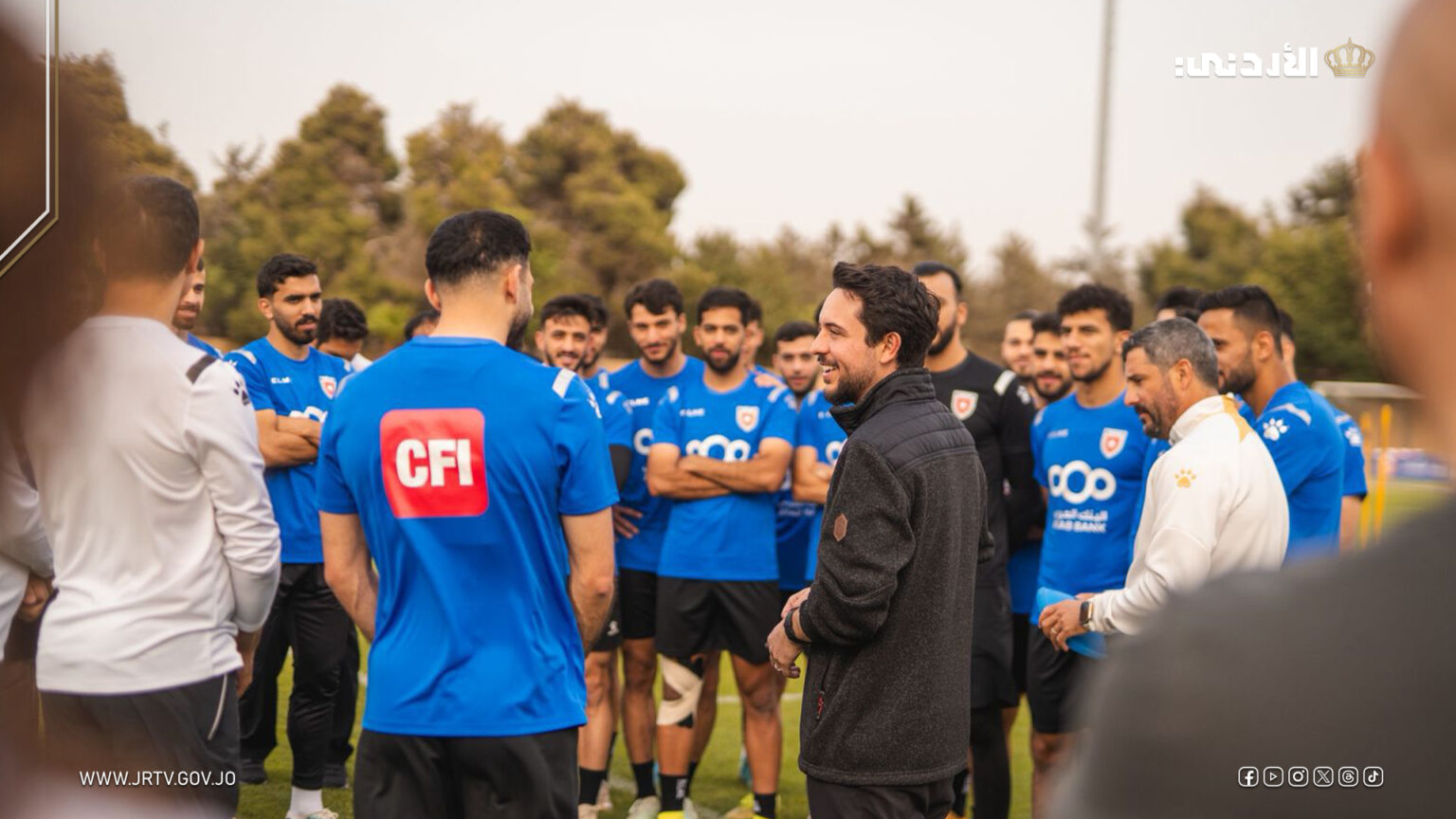 ولي العهد يتابع استعدادات نشامى المنتخب الوطني لكرة القدم لمواجهة نظيره العُماني