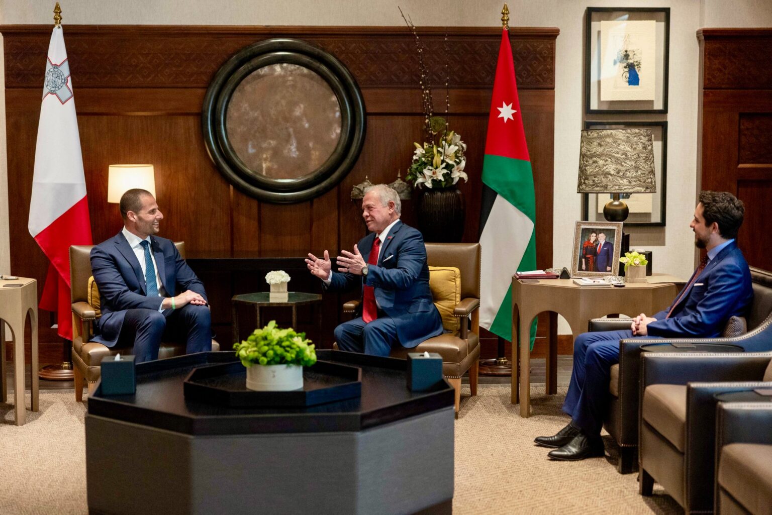 الملك ورئيس وزراء مالطا يبحثان العلاقات الثنائية بين البلدين والمستجدات في الإقليم