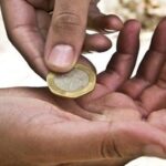 فرق مكافحة التسول تضبط متسولاً بحوزته 752 دينار في مدينة إربد