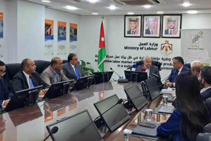 اتفاقية لتمويل شراء مركبات لتشغيل الشباب في المحافظات