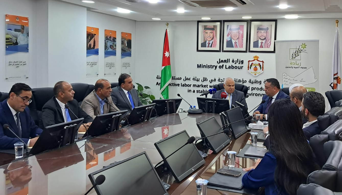 اتفاقية لتمويل شراء مركبات لتشغيل الشباب في المحافظات