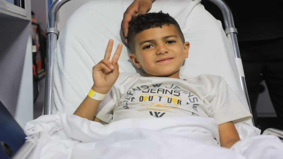 القوات المسلحة الأردنية تُجلي طفلين مرضى من غزة