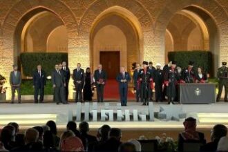 الملك ينعم بأوسمة على مؤسسات وشخصيات وطنية بحفل الاستقلال الـ79