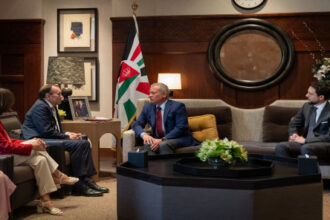 الملك يؤكد لوزير الخارجية النرويجي ضرورة التوصل لسلام عادل وفق حل الدولتين