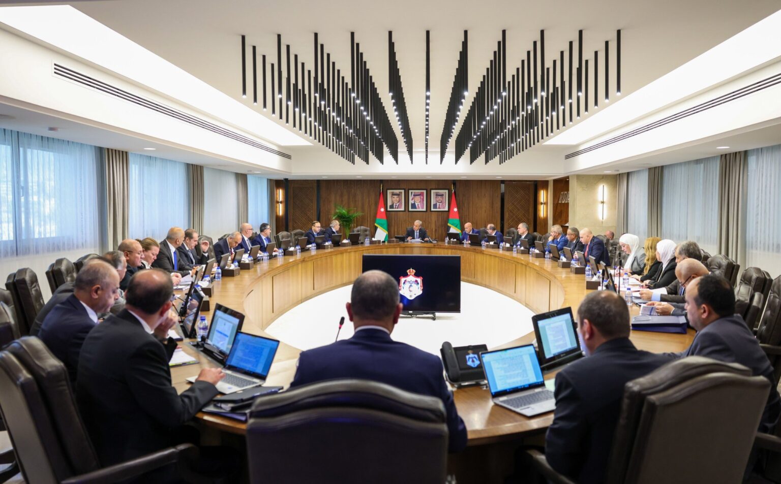 مجلس الوزراء يقرر شمول قضايا جمركية بالإعفاء من الغرامات المترتِّبة عليها وبنسبة تصل إلى 90 بالمئة