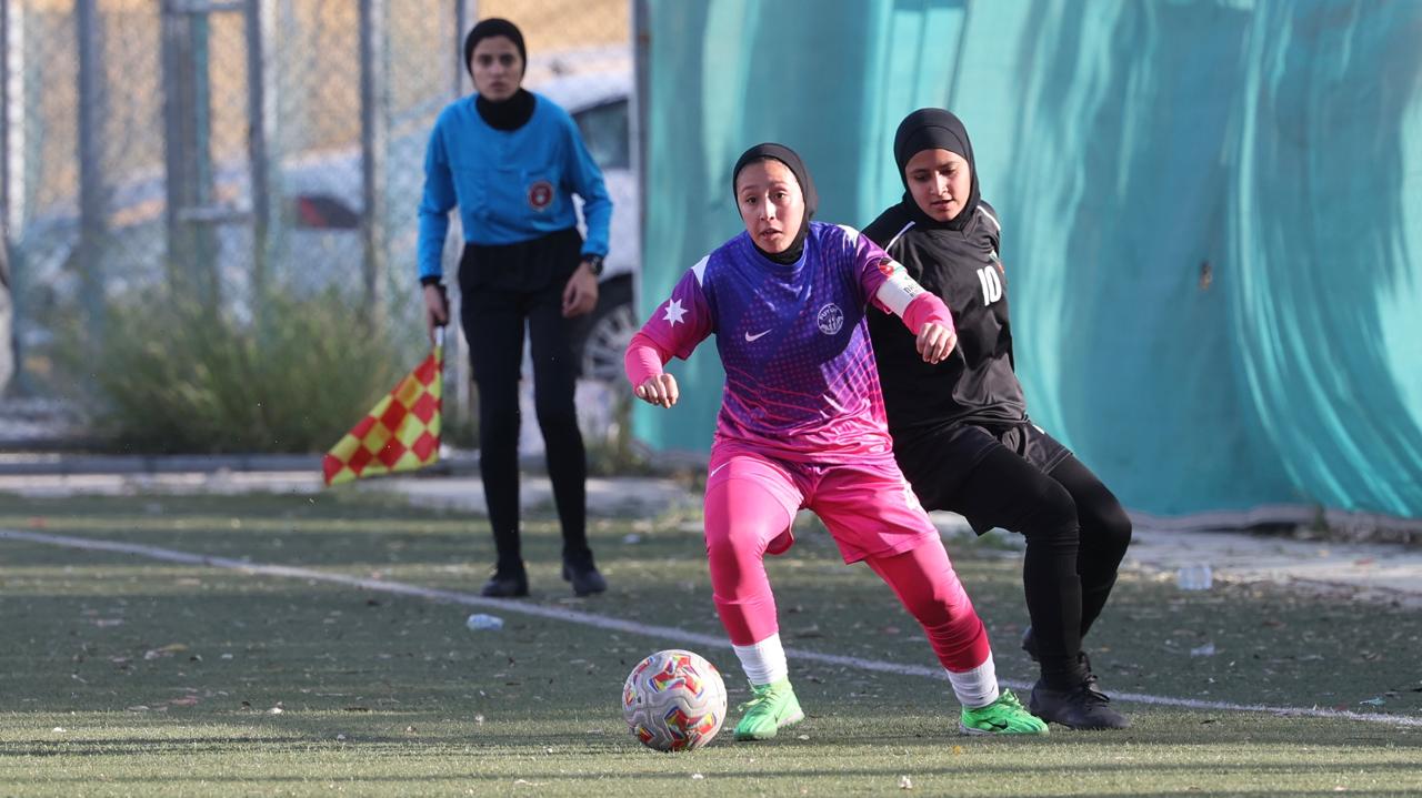 الاتحاد يتصدر دوري الناشئات لكرة القدم الاتحاد يتصدر دوري الناشئات لكرة القدم
