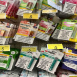 بريطانيا تبدأ حظر بيع السجائر الإلكترونية أحادية الاستخدام