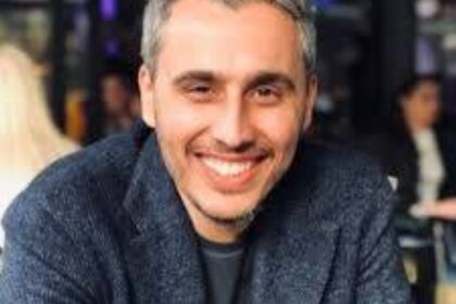 سحب الجنسية الكويتية من الإعلامي شعيب راشد