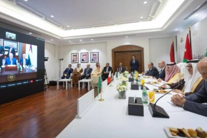 «اللجنة الوزارية» تعقد اجتماعاً موسعاً مع الرئيس الفلسطيني عبر تقنية الاتصال المرئي