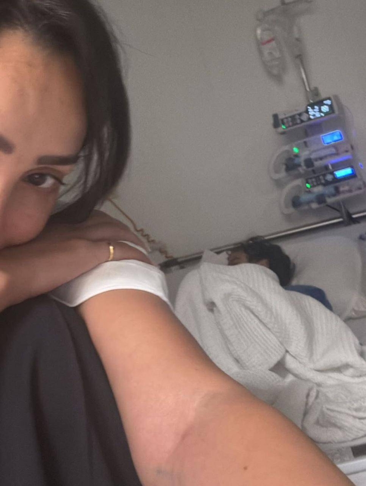 نقل نجل تامر حسني إلى المستشفى.. ووالدته تناشد الجمهور الدعاء نقل نجل تامر حسني إلى المستشفى.. ووالدته تناشد الجمهور الدعاء