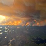 25 ألفاً يفرّون من النيران.. حرائق الغابات تجتاح 3 مقاطعات كندية