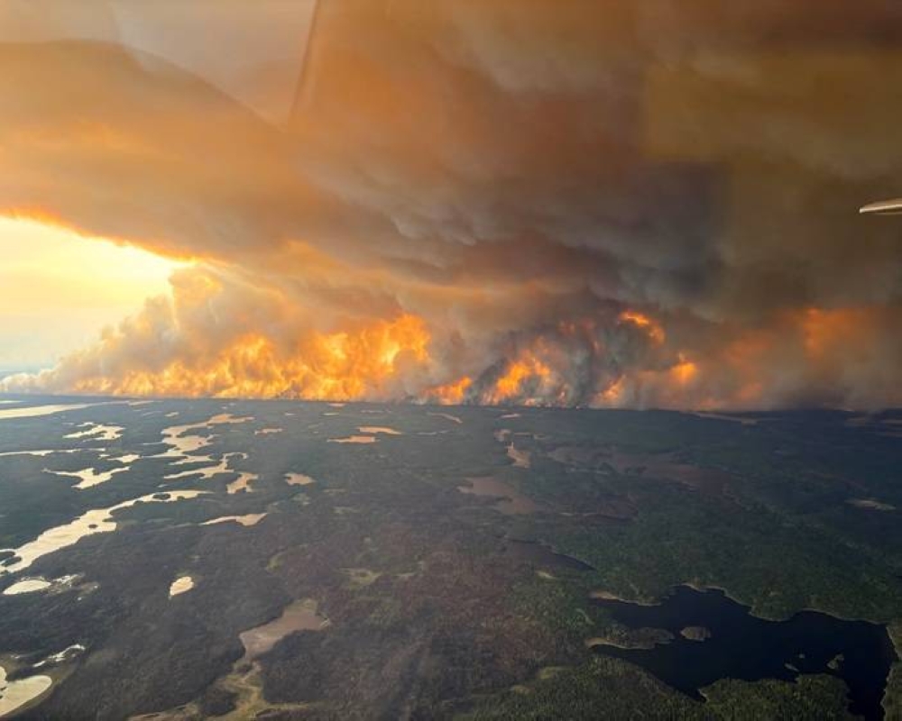 25 ألفاً يفرّون من النيران.. حرائق الغابات تجتاح 3 مقاطعات كندية 25 ألفاً يفرّون من النيران.. حرائق الغابات تجتاح 3 مقاطعات كندية