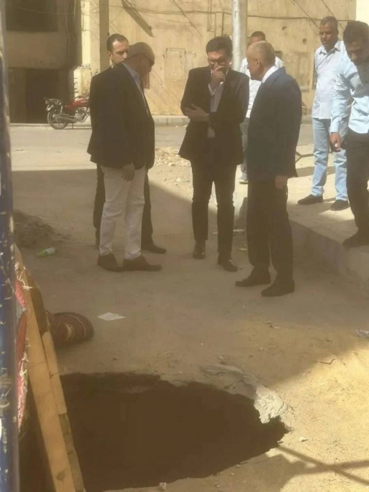 مصر.. «حفرة غامضة» بقصر أثري تحيل مسؤولين للتحقيق