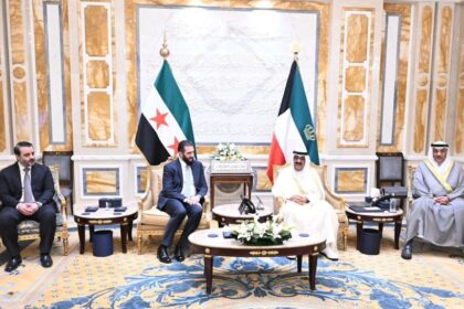 لافتة تثير الجدل في لقاء أمير الكويت والرئيس السوري!