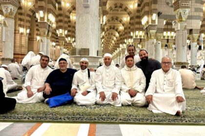 شاركوا متابعيهم لحظات من رحلتهم.. فنانون يتوجهون لأداء مناسك الحج