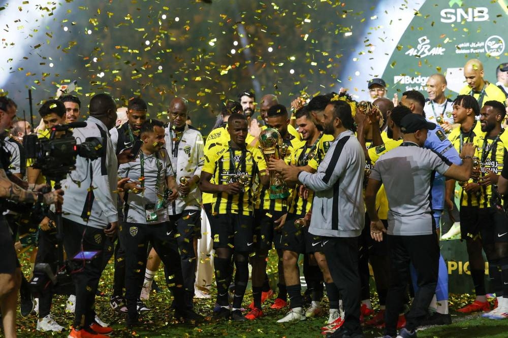 ناقد وإعلاميّون لـ «عكاظ»: الاتحاد وفّر عوامل تحقيق " الدوري والكأس"